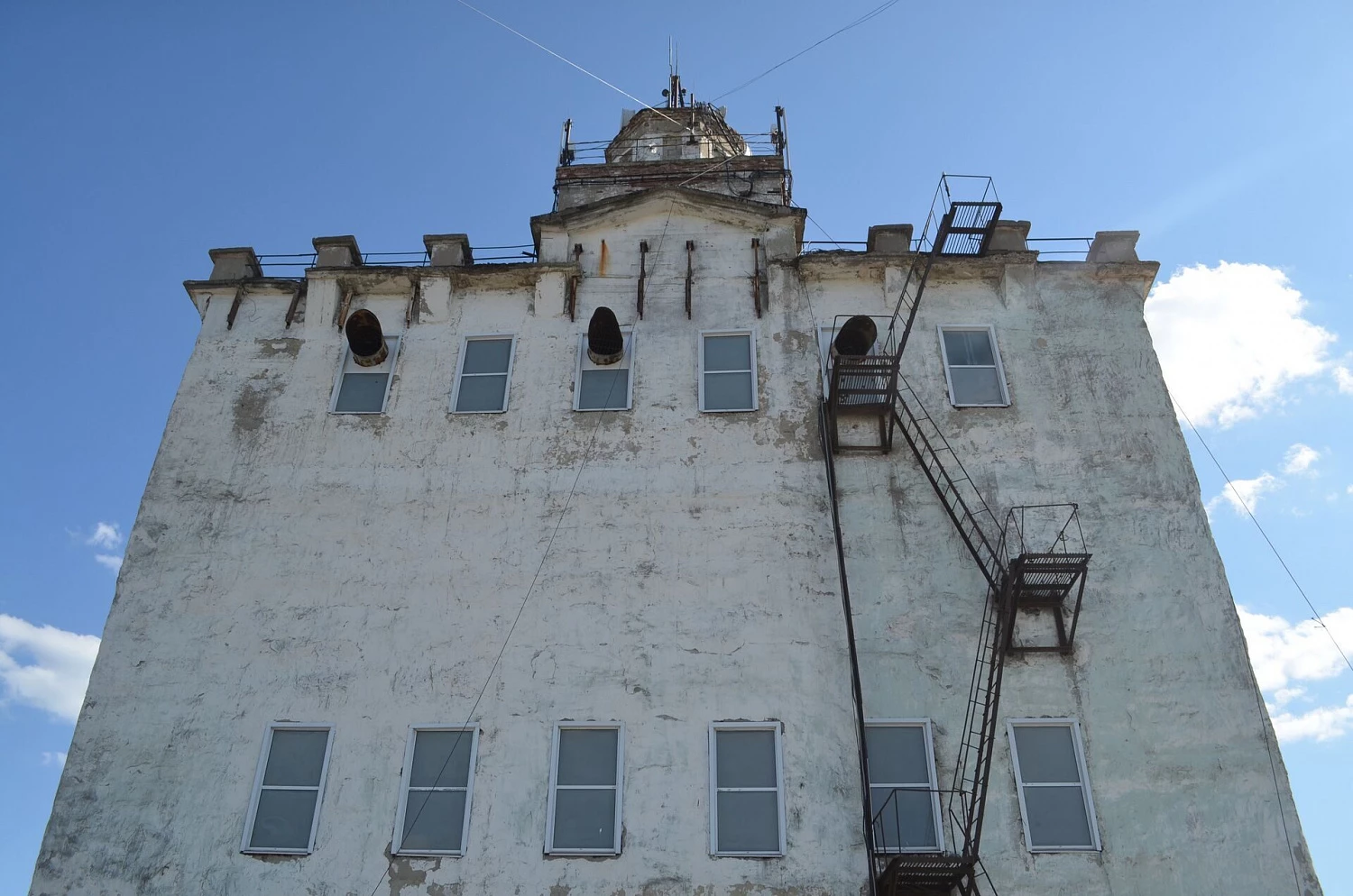 г.Пугачев ул. Железнодорожная, д.15 надсилосный элеватор 1