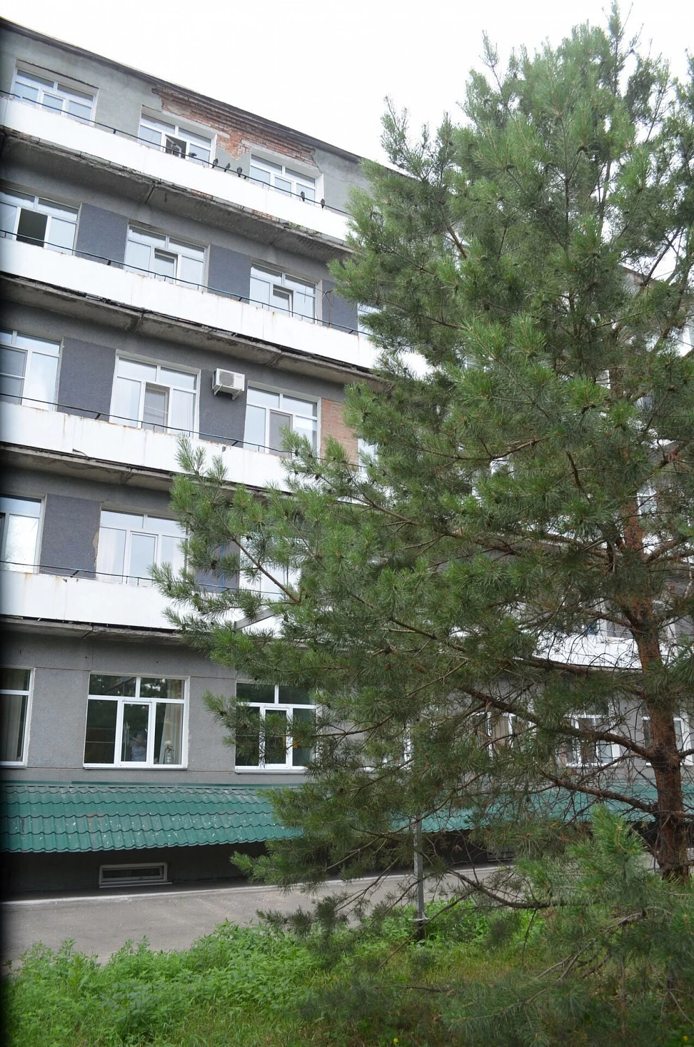 г. Омск, ул. Булатова д.105 медико-хирургический центр фасад 2