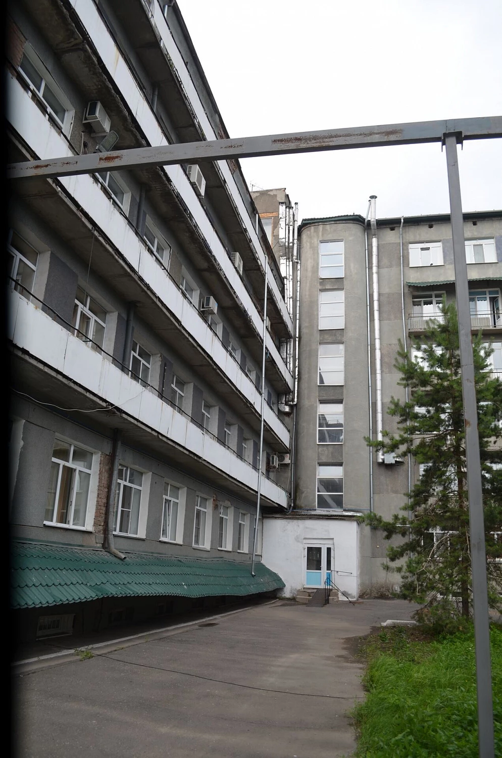 г. Омск, ул. Булатова д.105 медико-хирургический центр фасад 3