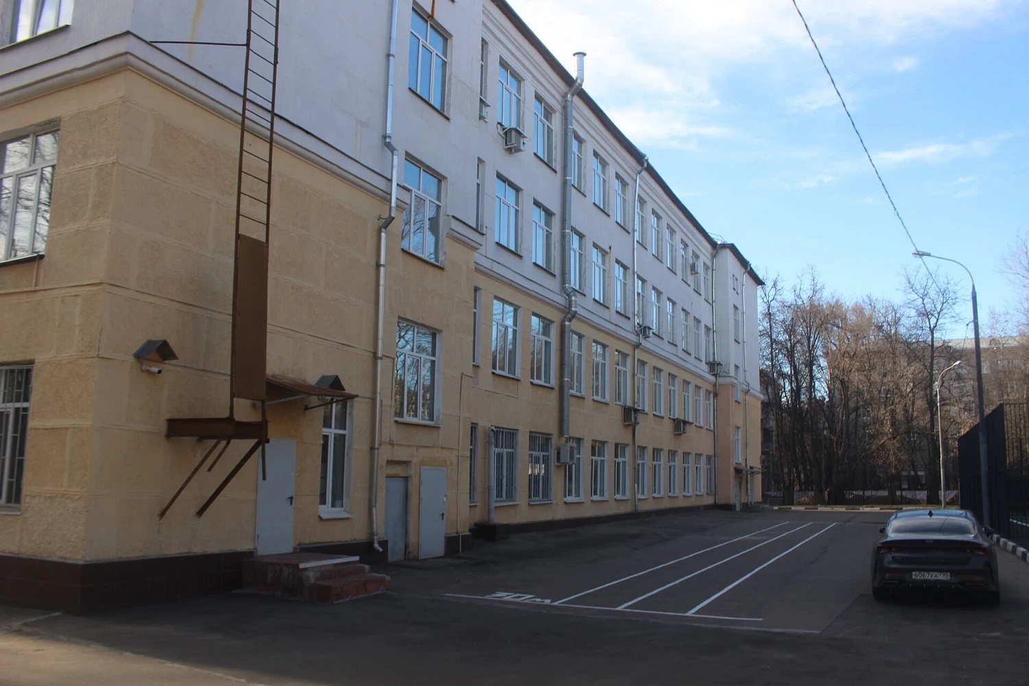г.Москва ГБПОУ КАИТ №20 ул. 1-ая Парковая д.12  фасад 2