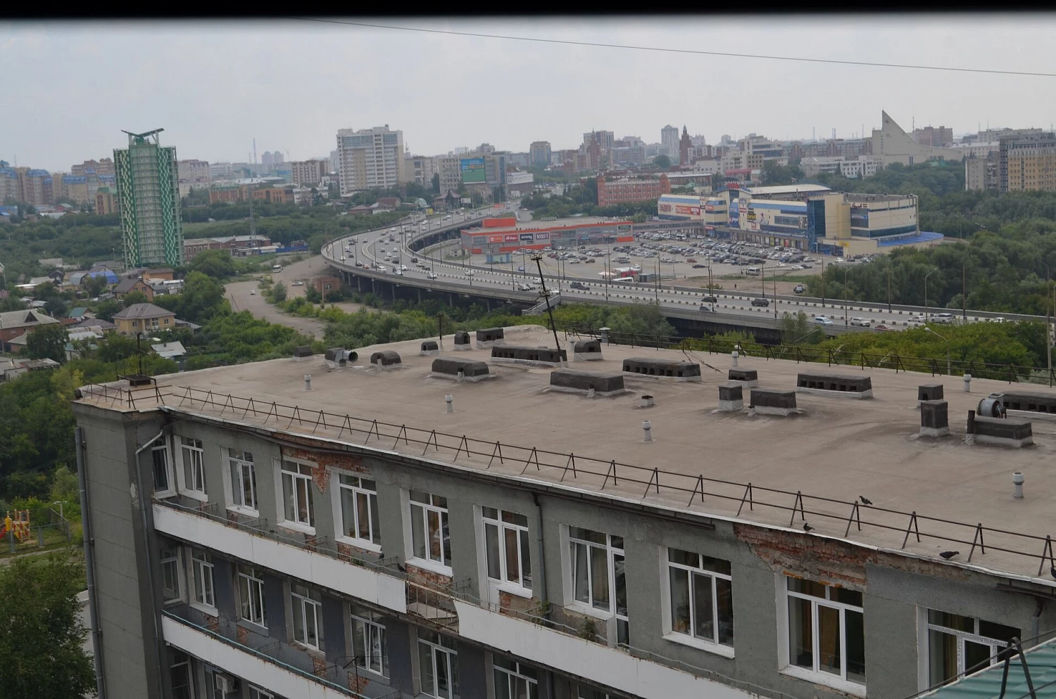 г. Омск, ул. Булатова д.105 медико-хирургический центр кровля общий вид1